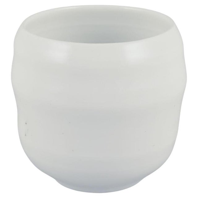 Stoneware Vase with White Glossy Glaze by Gerd Hiort Petersen for Royal Copenhagen For Sale - Image 6 of 6