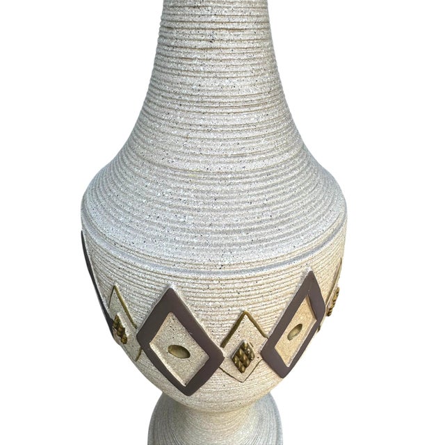 Ceramic Vintage Mid Century Modern Chalkware Lamp Pair — Neutral Ribbed Texture For Sale - Image 7 of 11