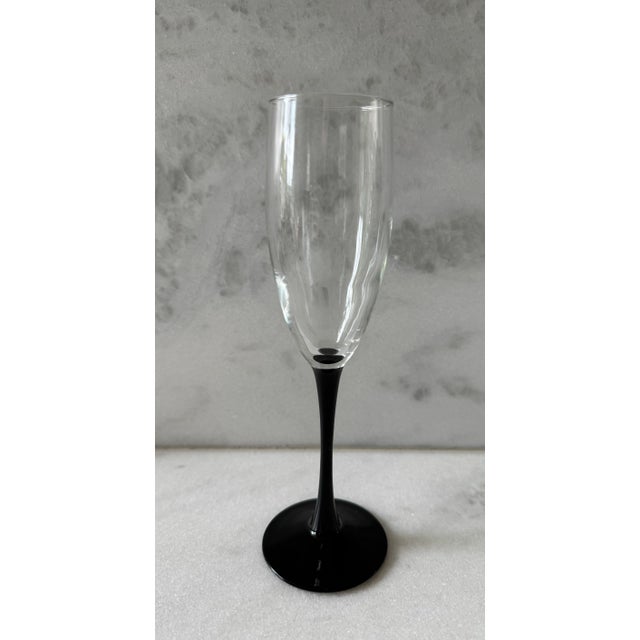 French Set of 6 Vintage French Luminarc Black Stem Champagne Flutes For Sale - Image 3 of 8