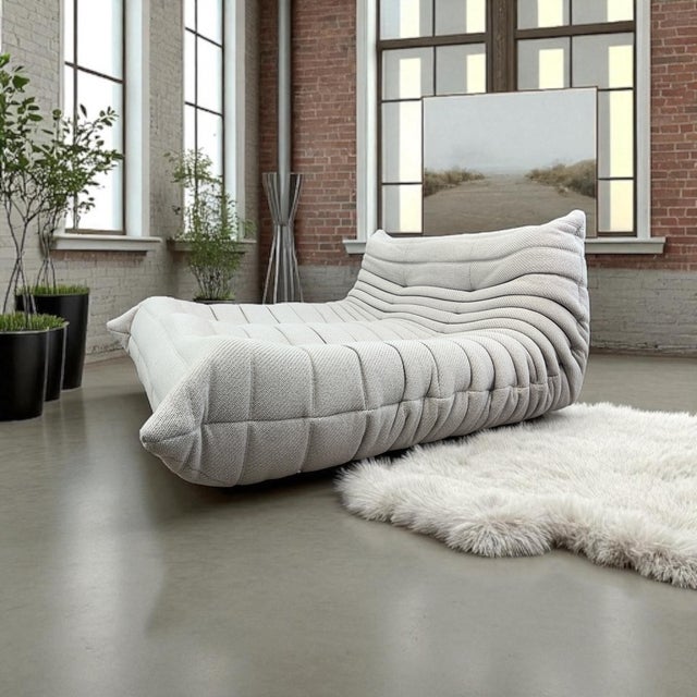 Togo Chaise Lounge in Grey Fabric by Michel Ducaroy for Ligne Roset, in Very Good conditions. Designed 1960 to 1969 This...