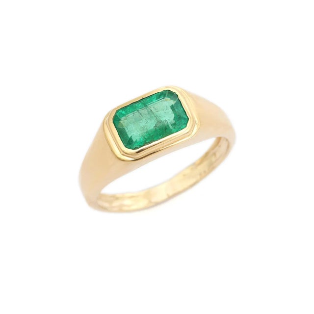 Contemporary Zambian Emerald 14k Gold East West Signet Ring Size 5 For Sale - Image 3 of 11