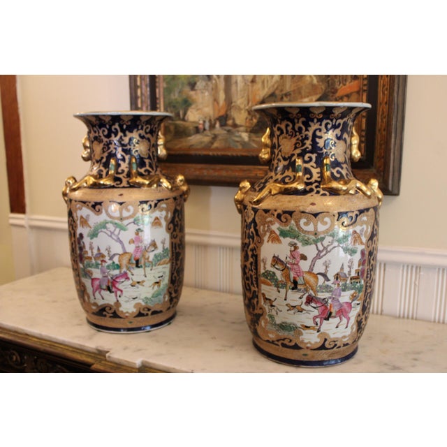 Asian Antique Mid 20th Century Pair Large 18" Chinese Porcelain Vases Cobalt Blue Gold Hunt Scene Chinoiserie For Sale - Image 3 of 18