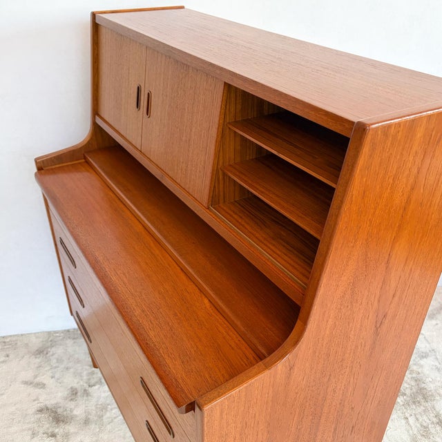 Teak Bureau with Writing Surface and Vanity Drawer from Illums Bolighus, 1960s For Sale - Image 15 of 18