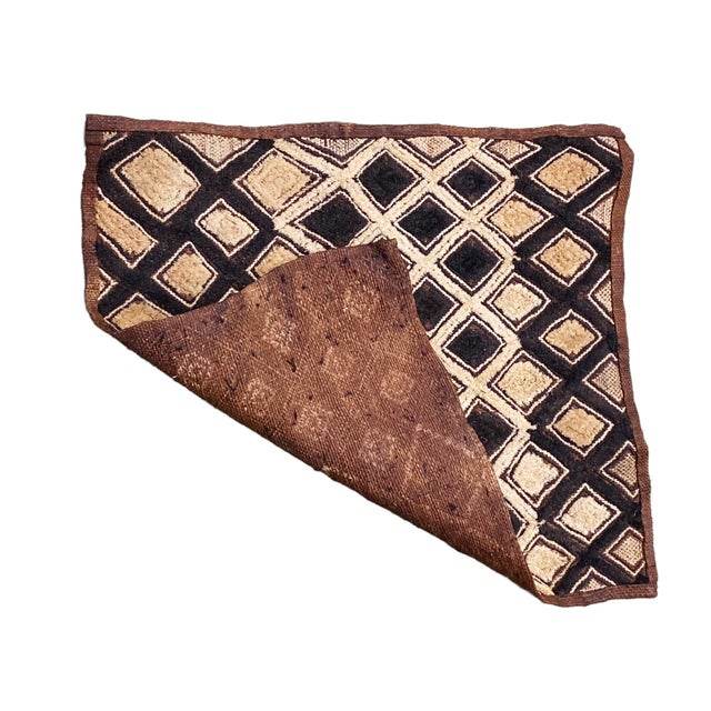 Superb Vintage African Kuba Kasai Velvet Raffia Textile Zaire 22 "By 23.5" For Sale - Image 4 of 10