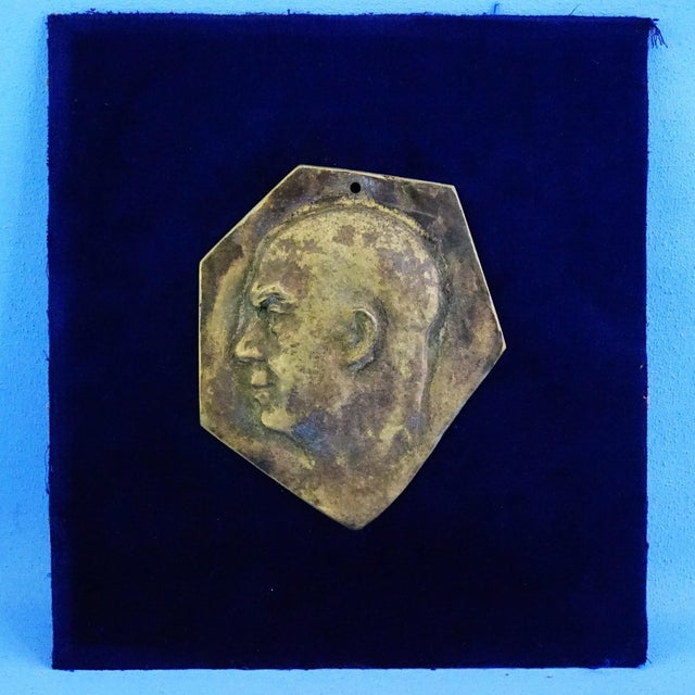 20th Century Gilded Bronze Plaque Sculpture with Bas-Relief Face of Benito Mussolini from Dux For Sale - Image 4 of 18