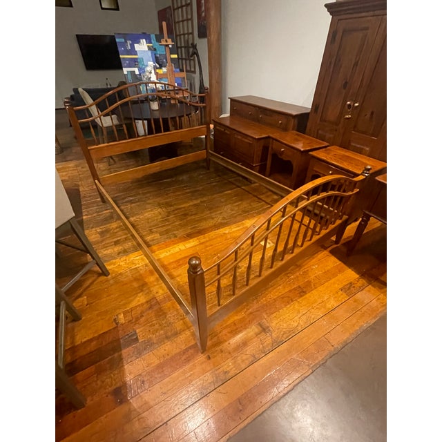 Ethan Allen Vintage Ethan Allen Solid Wood Spindle Sleigh Bed Frame – Queen, Classic Colonial Style For Sale - Image 4 of 6