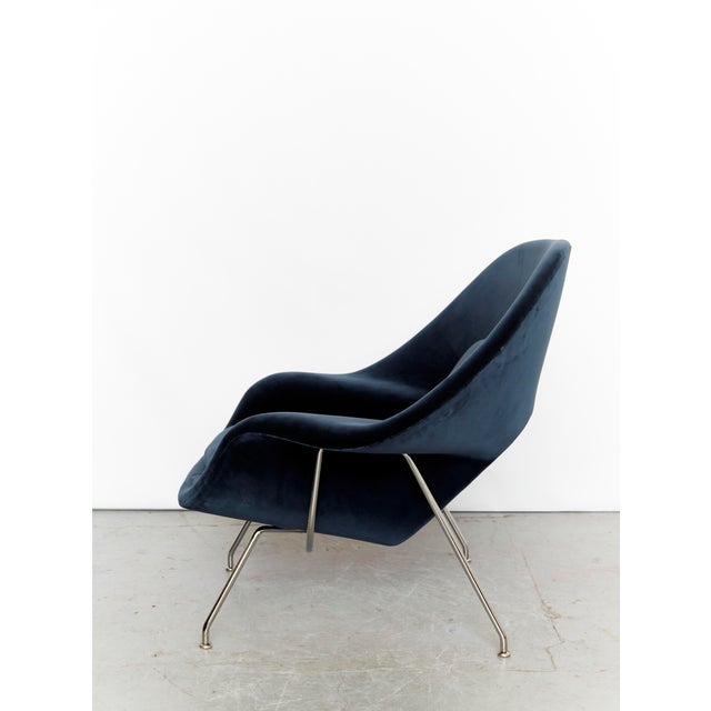 Condition: As new. Upholstered in Eva 170 Night Blue velvet. An innovative design by the Finnish-American architect and...