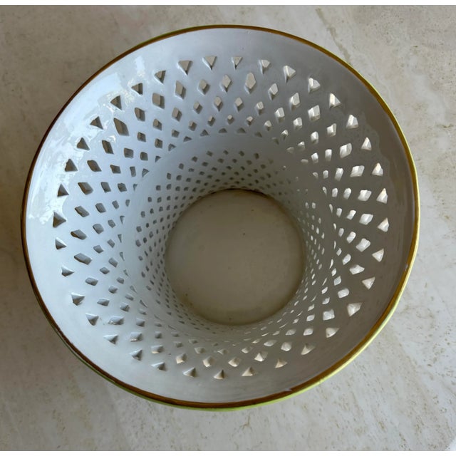 Mid-Century Modern Italian Green and White Palm Beach Style Ceramic Cache Pot Planter For Sale - Image 3 of 7