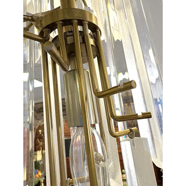 Mid-Century Modern Italian Style Spiraled Lucite 8-Light Chandelier For Sale - Image 13 of 18
