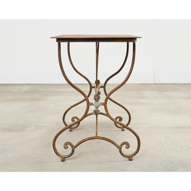 Early 20th Century French Art Nouveau Patinated Iron Bronze Garden Bistro Table For Sale - Image 5 of 18