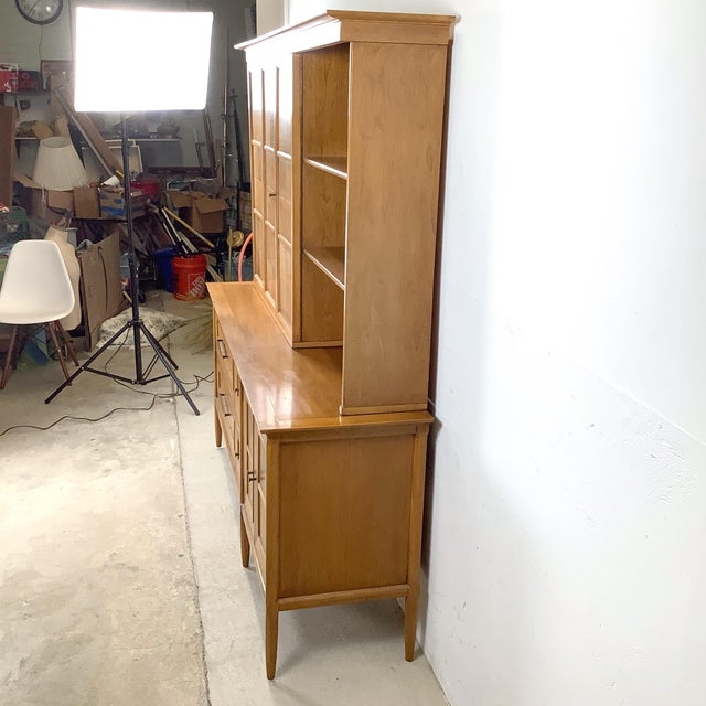 Mid 20th Century Tomlinson “Sophisticate” Mid-Century Modern Two-Piece Hutch For Sale - Image 5 of 12