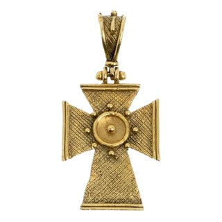 20th Century Cross in 19.2k Gold For Sale