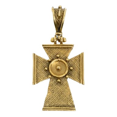 20th Century Cross in 19.2k Gold For Sale