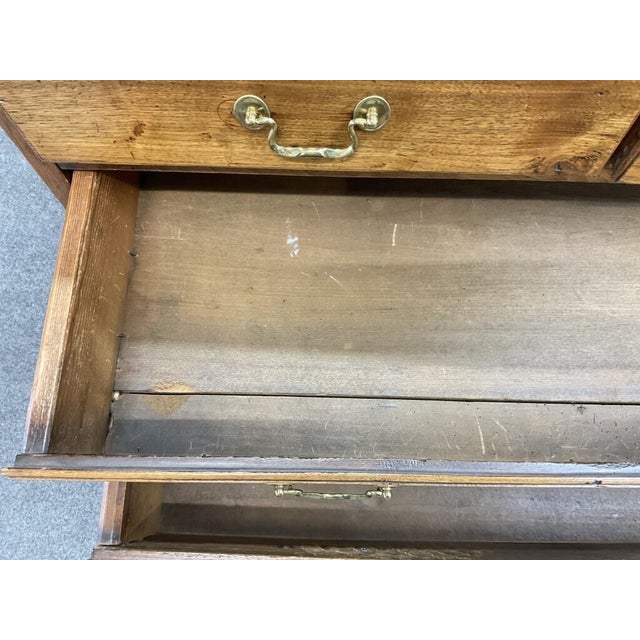 18th Century George III English Provincial Seven Drawer Chest | Antique Oak & Fruitwood Bachelor's Dresser For Sale - Image 6 of 9