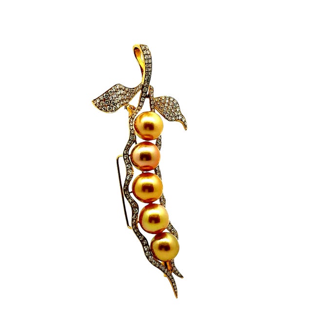 Golden South Sea Pearl Diamond 18k Yellow Gold Pea Pod Brooch-Pendant For Sale In Los Angeles - Image 6 of 8