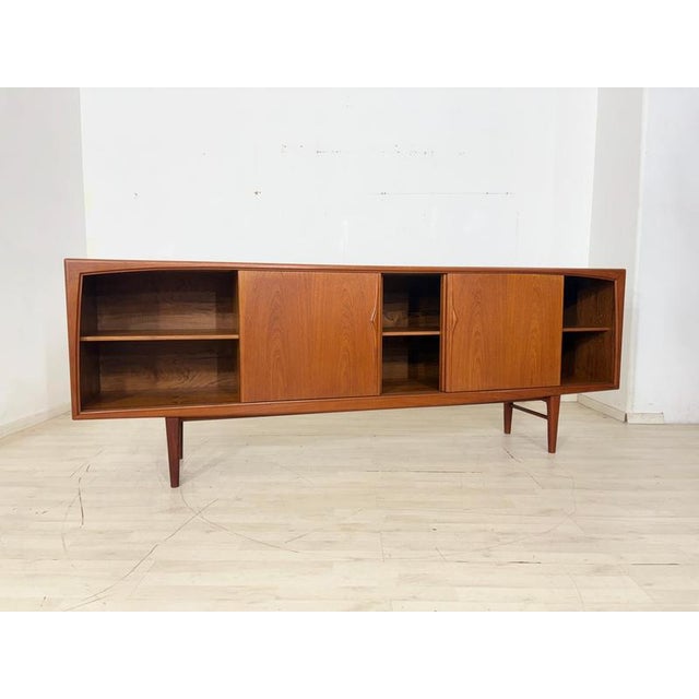 For sale is a beautiful teak sideboard by Heinrich Riestenpatt for RT Möbel (model RT272) in excellent, meticulously...