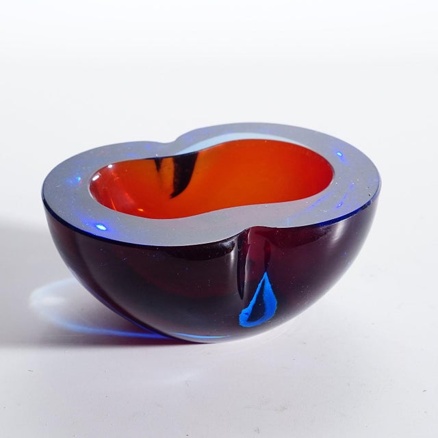 Mid-Century Modern Seguso Vetri d'Arte Murano Sommerso Glass Bowl 1960s For Sale - Image 3 of 6