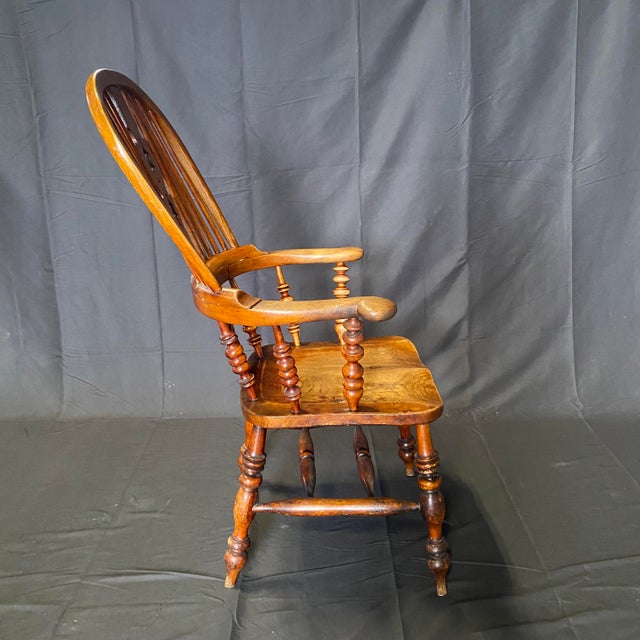 Early 1900s English Broad Arm Windsor Chair For Sale - Image 4 of 12