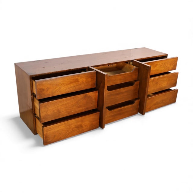 American of Martinsville American of Martinsville Vintage Mid Century Modern 9-Drawer Lowboy Dresser, C. 1960s, Attributed For Sale - Image 4 of 7