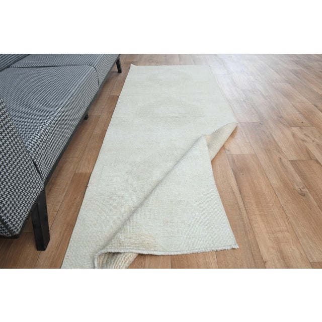 Cream 1970s Vintage Handmade Wool Cotton Turkish Light Cream Area Rug For Sale - Image 8 of 10