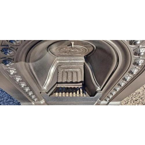 Victorian Cast Iron Fireplace with Integrated Mantel and Grate For Sale - Image 9 of 14