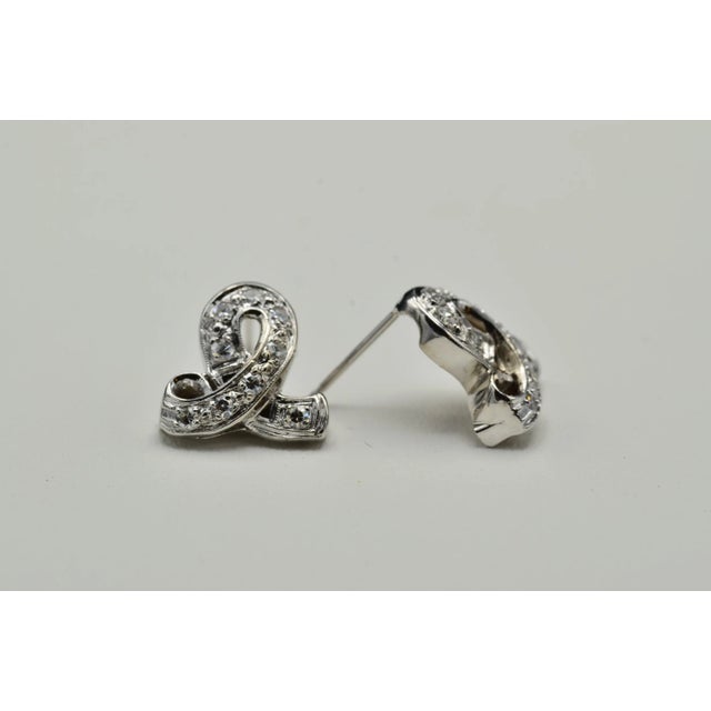 Early 20th Century The Ribinas: Antique Platinum and Diamond Ribbon Drop Earrings, 2 Pieces For Sale - Image 5 of 8