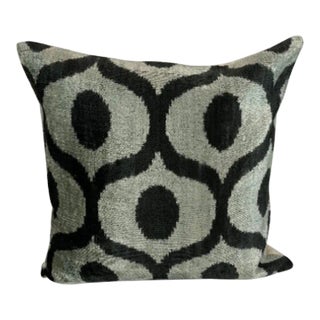 Turkish Modern Gray Velvet Silk Ikat Pillow Cover For Sale