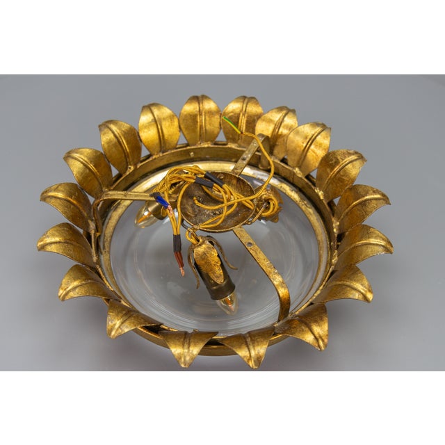 Gilt Metal and Clear Glass Sunburst Shaped Flush Mount or Wall Light, 1950s For Sale - Image 16 of 18