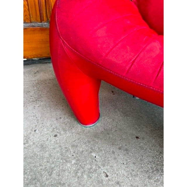 An exceptional and expressive vintage lounge chair, embodying the bold, avant-garde design language of Leolux. Featuring a...