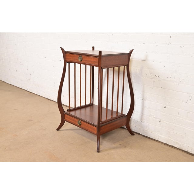 Maslow Freen French Regency Louis XVI Carved Mahogany Nightstand or Occasional Side Table, Newly Refinished For Sale - Image 15 of 15