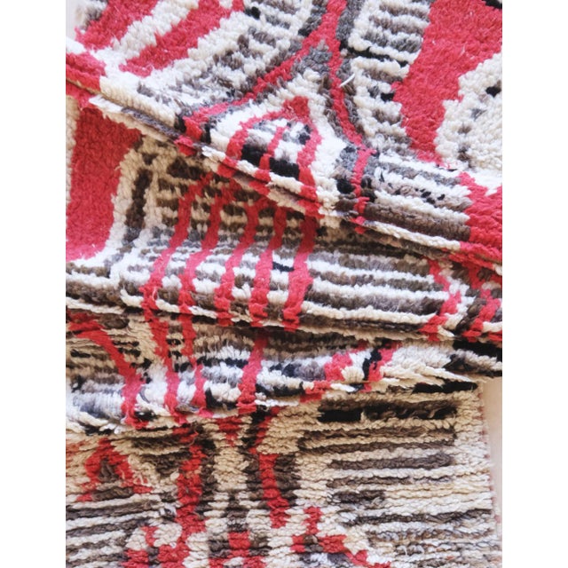 Contemporary Moroccan Runner Rug – Graphic Rhythm in Red, Ivory & Charcoal This contemporary Moroccan runner rug delivers...