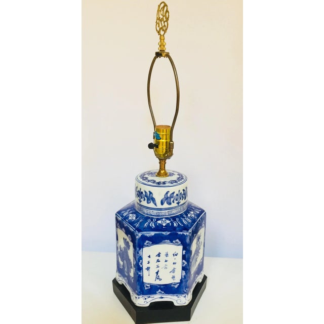 Chinoiserie Blue and White Chinese Porcelain Tea Canisters Table Lamps - a Pair For Sale - Image 3 of 13