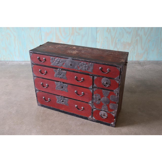 1930s 1930s Japanese Antique Lacquer Sendai Tansu Clothing Chest For Sale - Image 5 of 16