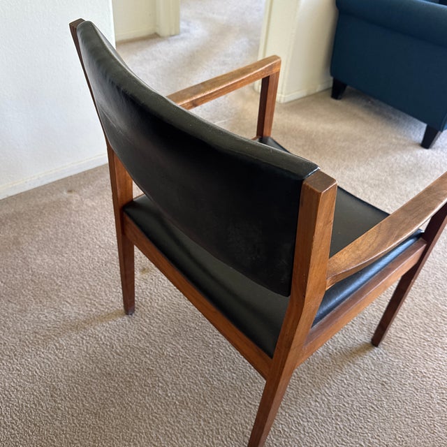 1940s Taylor Chair Co. Mid-Century Modern Walnut Desk Chair. For Sale - Image 4 of 10