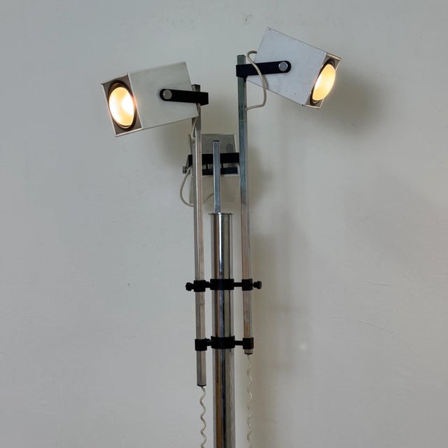 Floor Lamp with 3 Cubic Spotlights in Chromed Steel by Pat Hoffman for Lucitalia, 1970s For Sale - Image 13 of 16