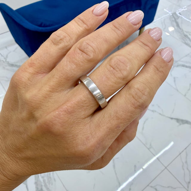 Men’s Tiffany & Co. The Charles Tiffany Setting Platinum Satin Finish Band Ring, Size 8.5 For Sale - Image 9 of 9
