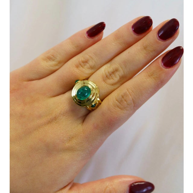 A vintage treasure featuring a stunning 3-carat Colombian emerald cabochon set in 20K yellow gold. The cabochon-cut...