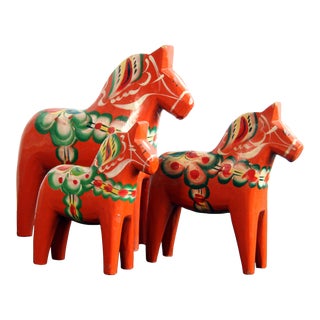 Vintage Red Swedish Folk Art Dala Horses - Set of 3 For Sale