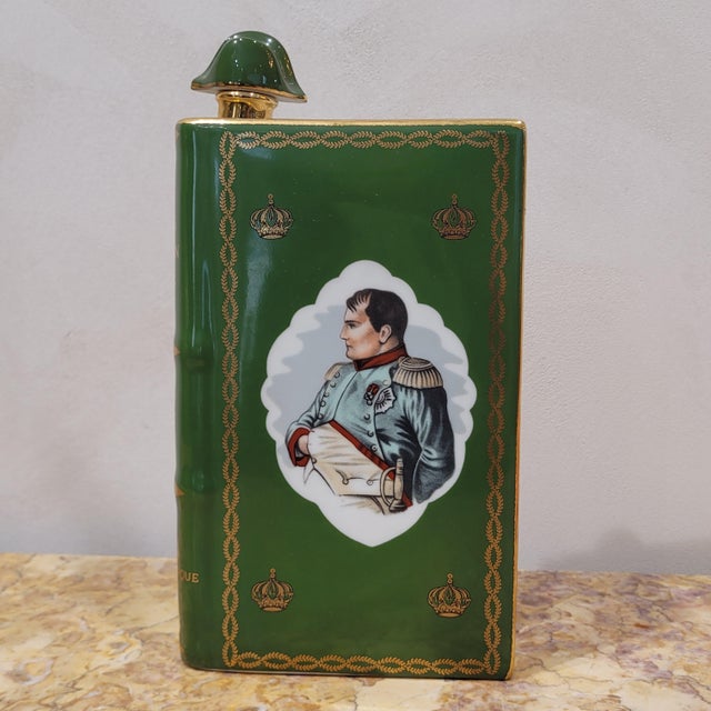 Napoleon Book Decanter in Porcelain and 22kt Gold from Limoges, France, 1969 For Sale - Image 4 of 17