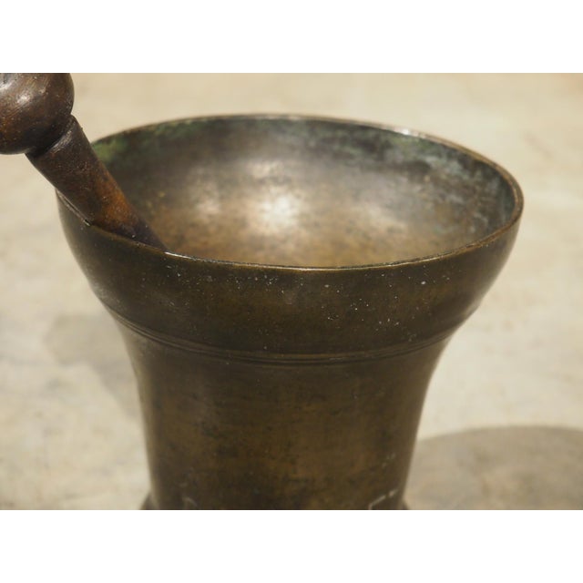 French 18th Century Bell Shaped French Bronze Mortar With Pestle, Inscribed Pe Amet For Sale - Image 3 of 11