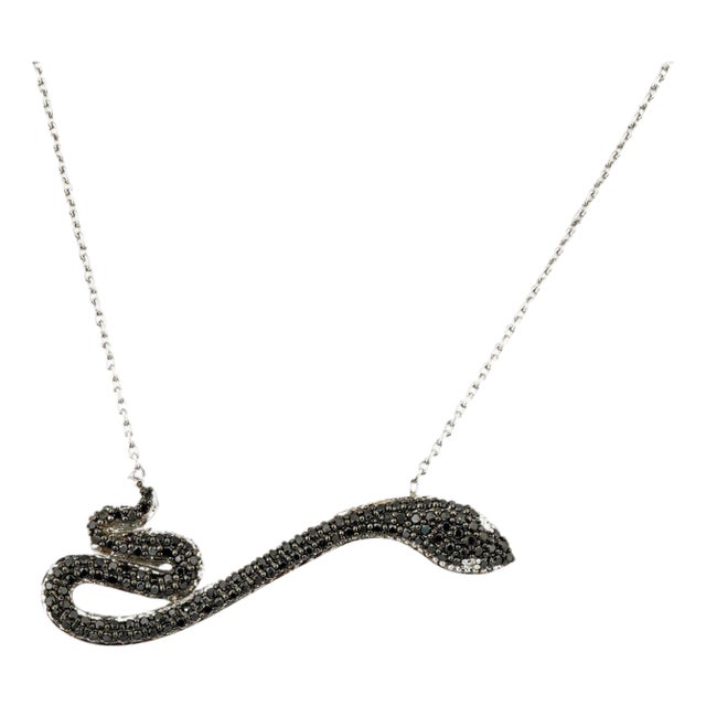 Natural diamond 0.56cts Snake pendant in 18k gold For Sale