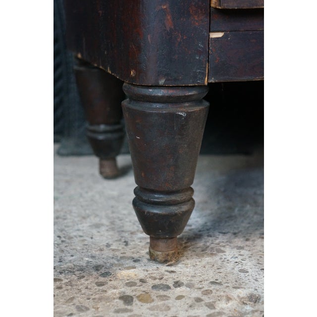 Wood Antique 18th Century American Federal Crotch Mahogany Chest of Drawers Dresser For Sale - Image 7 of 15