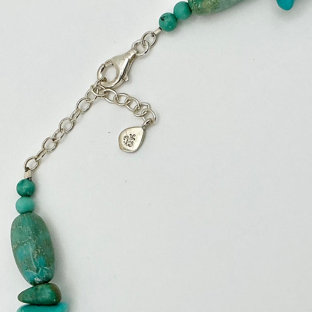 Turquoise 1990s Vintage Southwestern Navajo Barse Sterling, Faux Turquoise Nugget & Lucite Beaded Necklace - 16” For Sale - Image 8 of 13