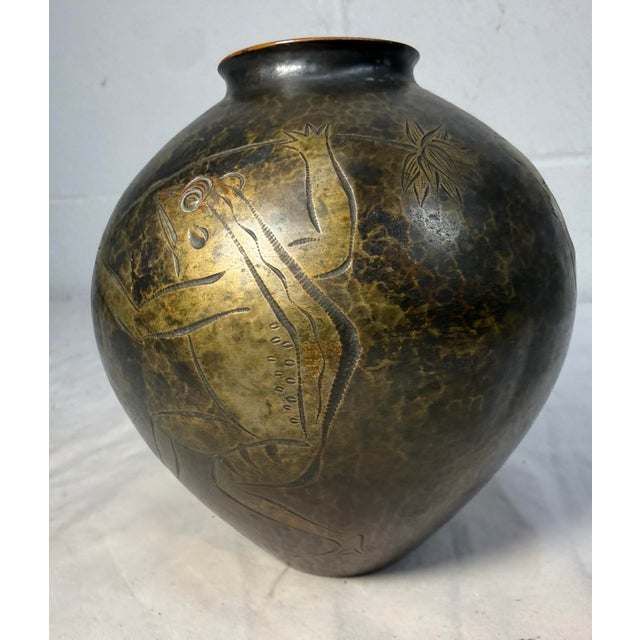 Metal Antique Handmade Hammered Japanese Tooled Bronze Frog Scene Bronze Vase Urn For Sale - Image 7 of 14