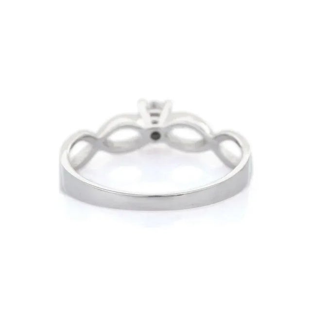 18k White Gold Twisted Band Brilliant Diamond Ring for Women Size 7 For Sale In New York - Image 6 of 12