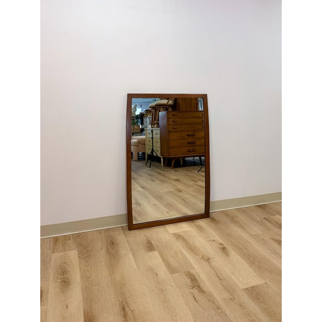 United Furniture Corporation United Furniture MCM Curved Walnut Mirror Vintage Mid-Century Bedroom Mirror For Sale - Image 4 of 6