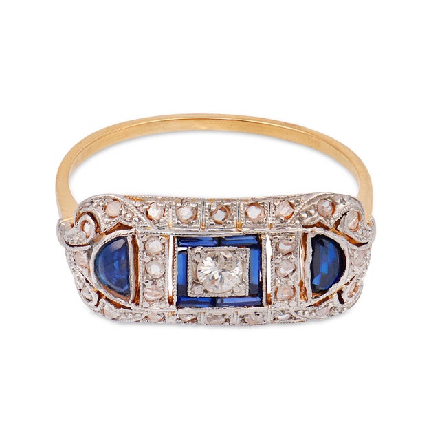 Traditional Early 20th Century Edwardian Old Mine Cut Diamond Sapphire 18k Yellow Gold Ring, Size 6.75 For Sale - Image 3 of 7