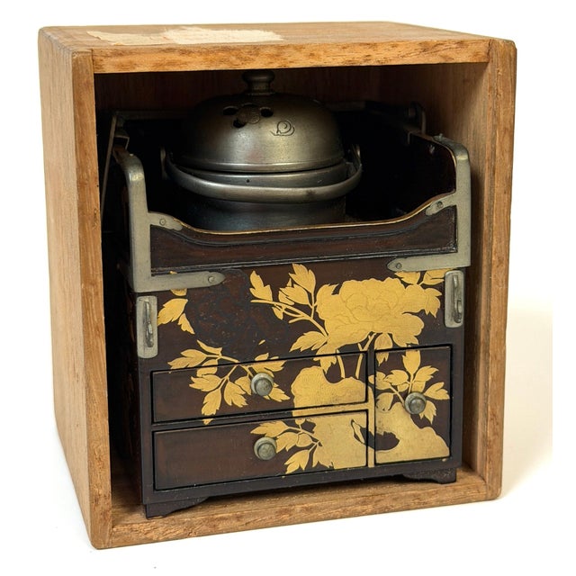 Japanese Meiji Gold Maki-e Lacquer Tabako-Bon Smoking Cabinet For Sale - Image 9 of 18