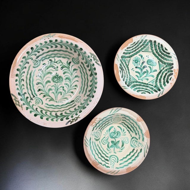 Vintage Spanish Fajalauza Lebrillos with Hand-Painted Green Decoration, Set of 3 For Sale - Image 13 of 13
