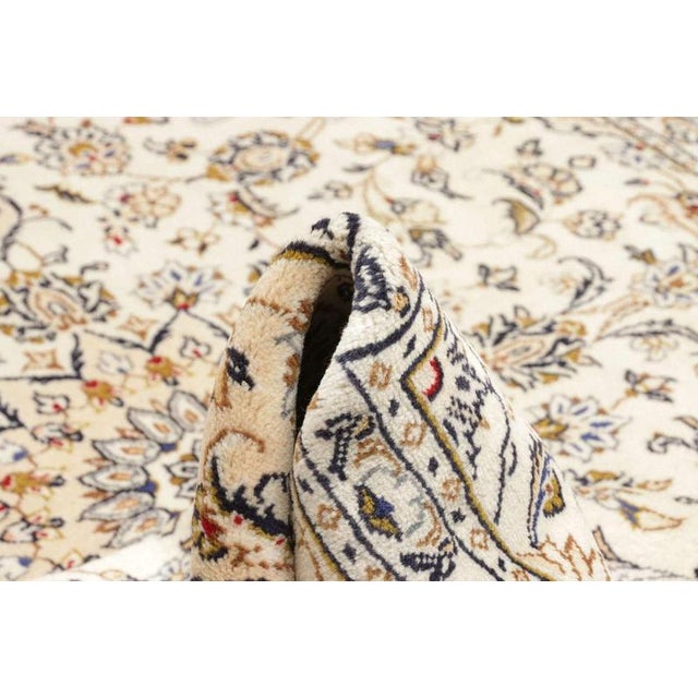 Middle Eastern Rug in Pure Wool For Sale - Image 8 of 10